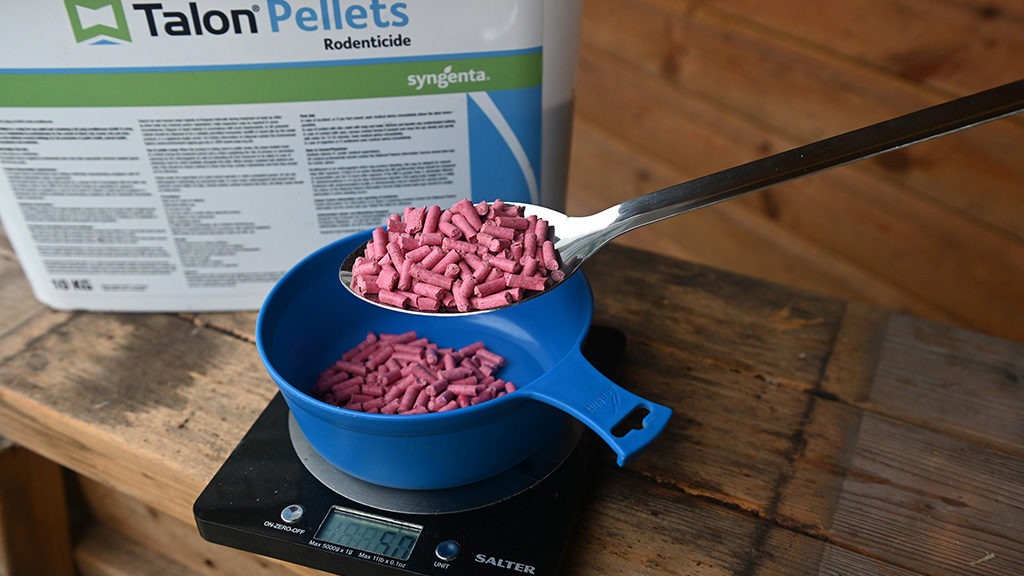 Standard bait spoon with Talon Pellets at 50g for high infestation burrow bait dose