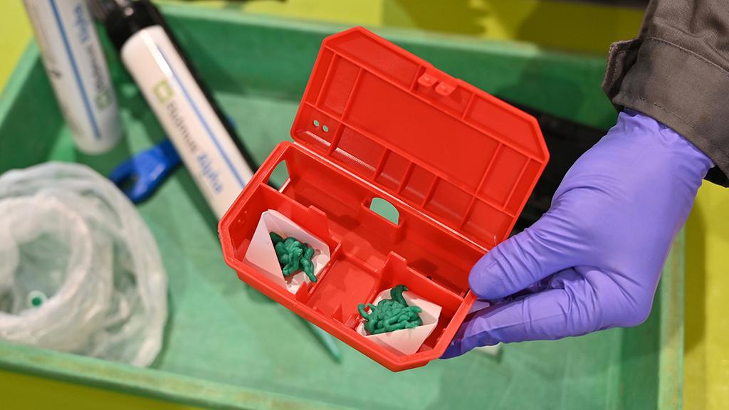 aste guns can accurately apply required dose rates - in this case 8g per bait station
